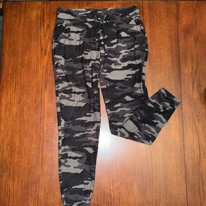 Women’s camo joggers. I think size large. Super stretchy and comfy!!!